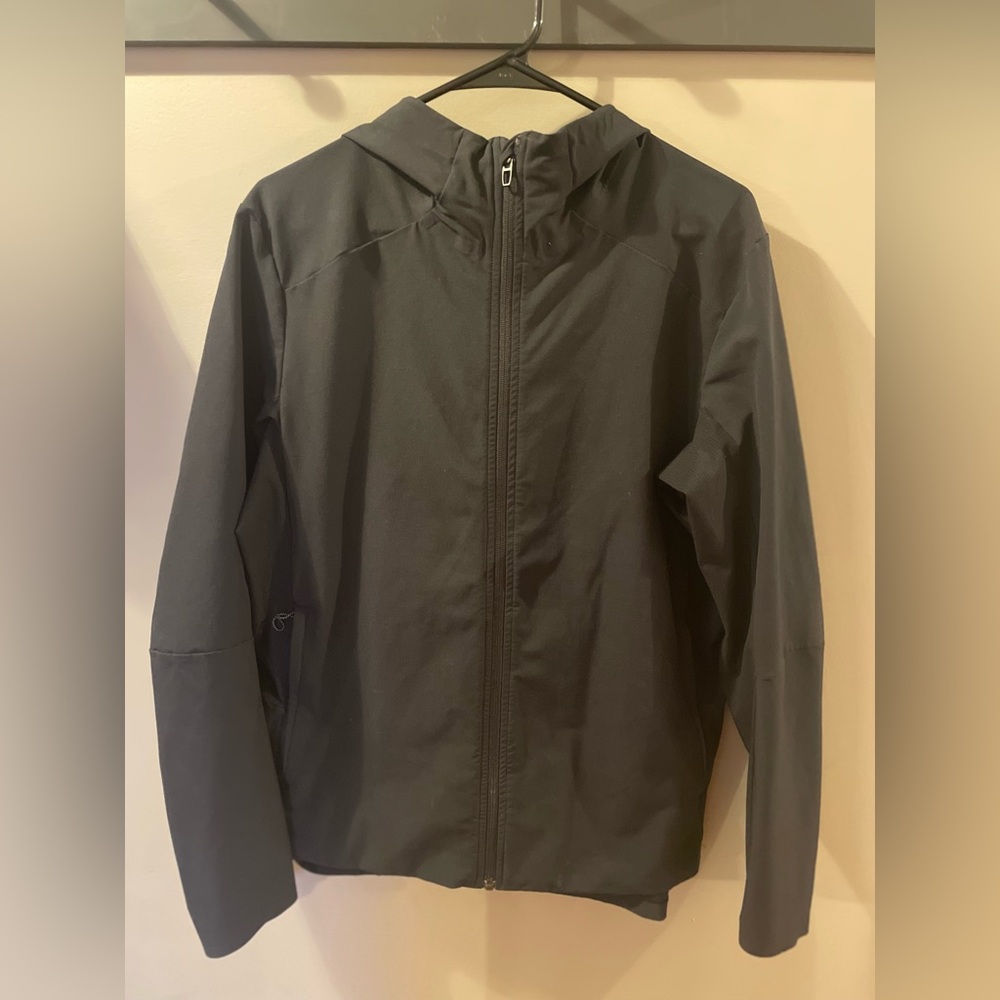 Men’s Lululemon black lightweight jacket